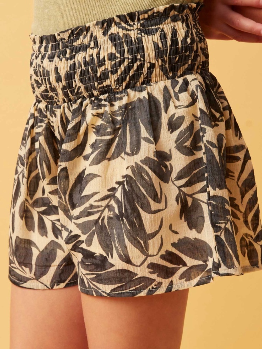 Hayden Girls Botanical Print Smocked Waist Shorts Size Small Elastic Waist